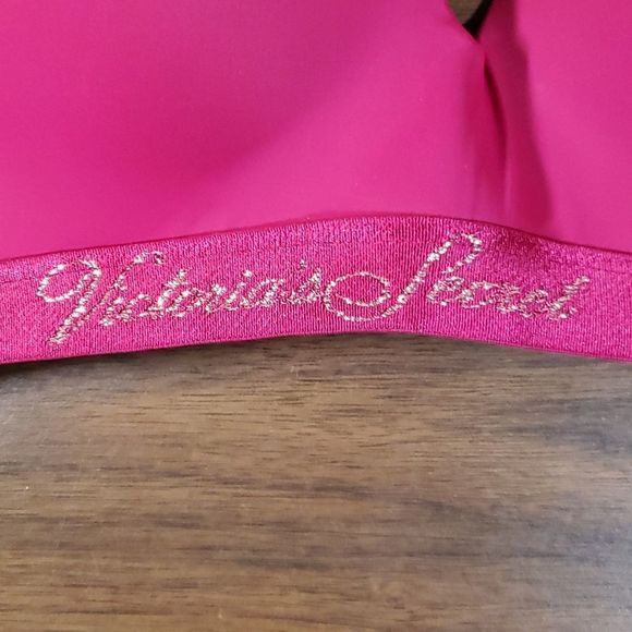 Victoria's Secret T-Shirt‎ Lightly Lined Wireless Bra Logo Band Magenta Size 34C - Picture 2 of 10